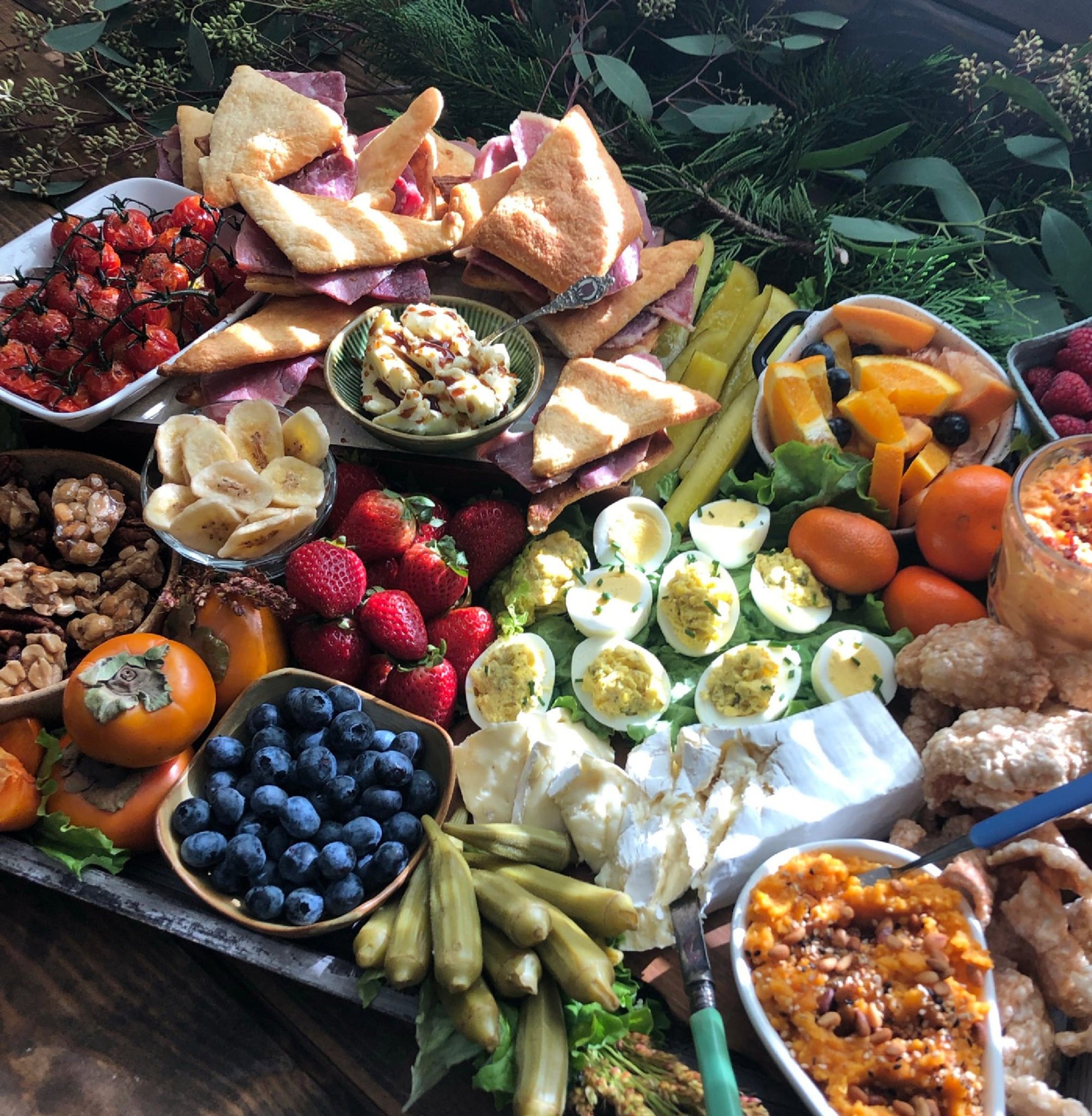 HOLIDAY GRAZING PLATTER (CHARCUTERIE)