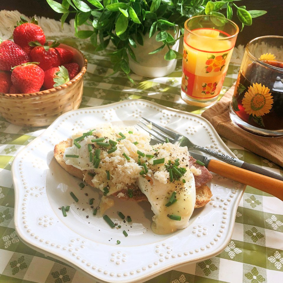 RAYS COUNTRY HAM & CRAB BENEDICT